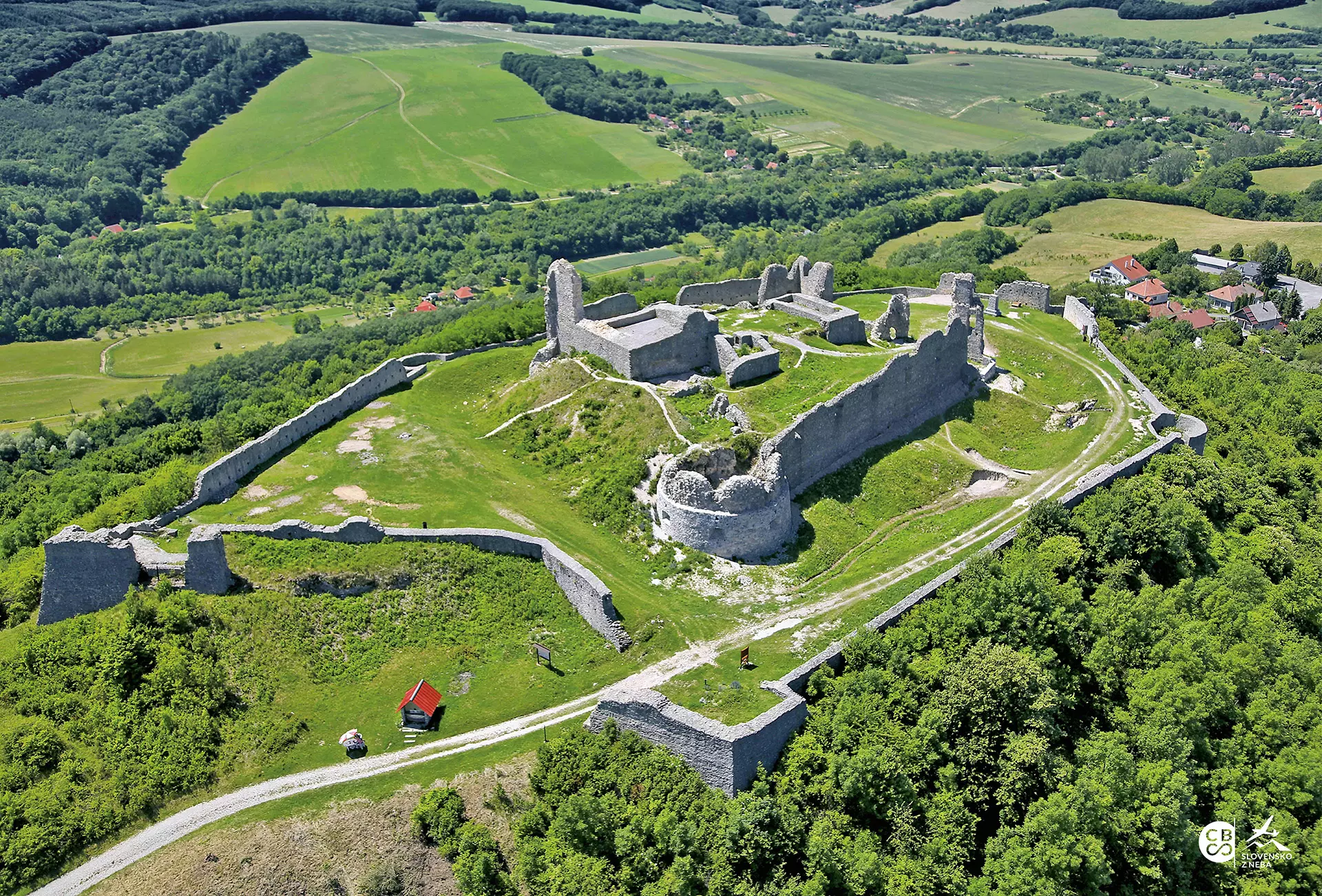 Podbranč Hrad Branč FOTO KOCR Trnava