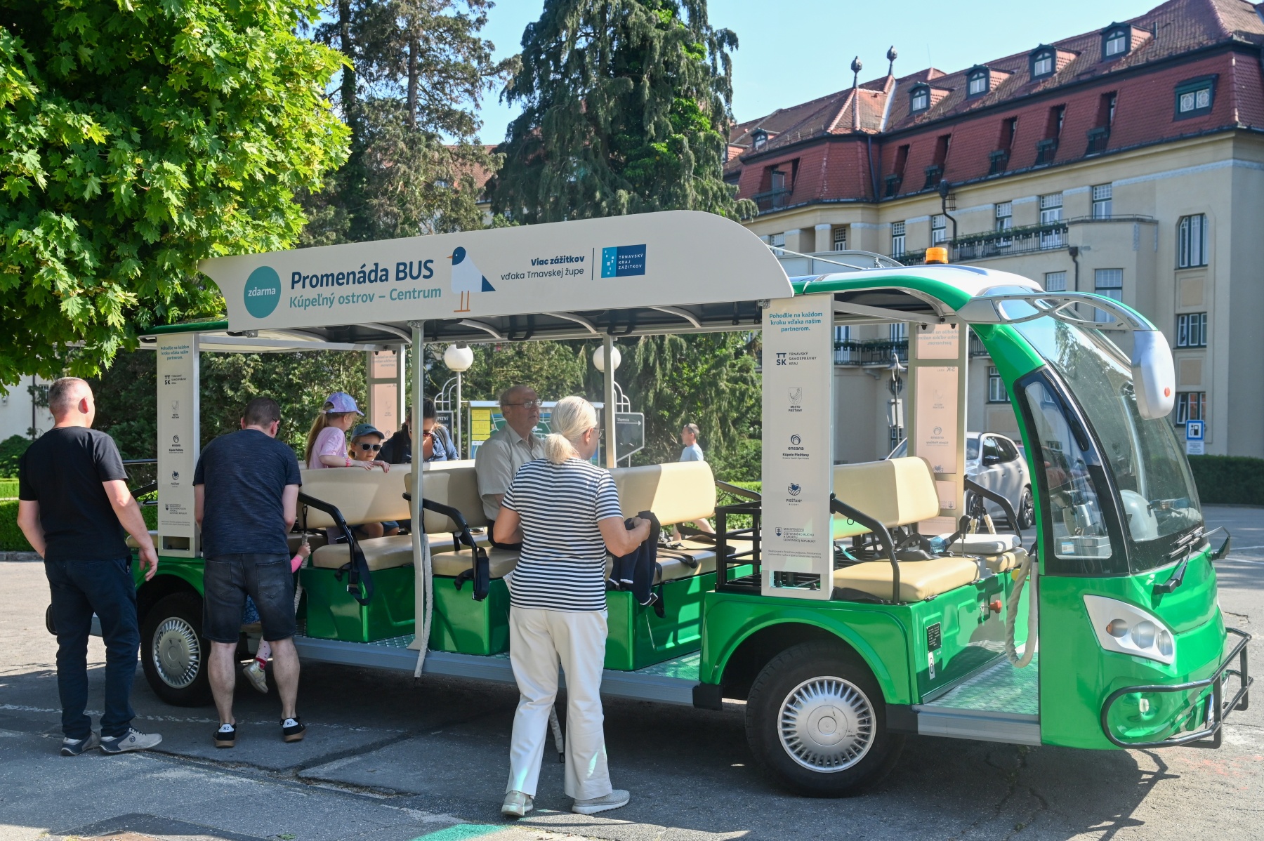 Promenáda bus na Kúpeľnom ostrove